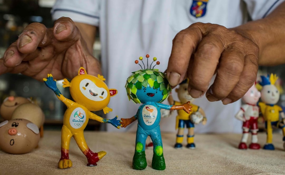 Mascotas con cáscaras de huevo meticulosamente trabajadas a mano por Nguyen ThanhFoto:AFP