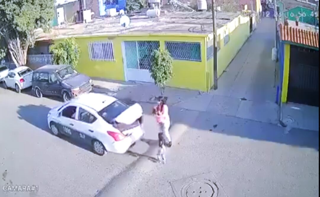 El villano de la navidad: Taxista intenta robar los regalos de una familia; es localizado tras viralización de video. Foto: Captura de pantalla