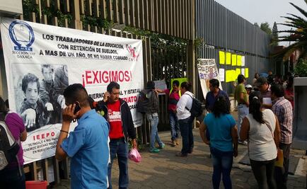 Sección 22 protesta en sede de Junta Local de Conciliación
