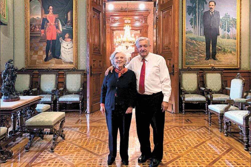 Elena Poniatowska acudió a Palacio Nacional, en donde se reunió con el presidente Andrés Manuel López Obrador. Foto: PRESIDENCIA