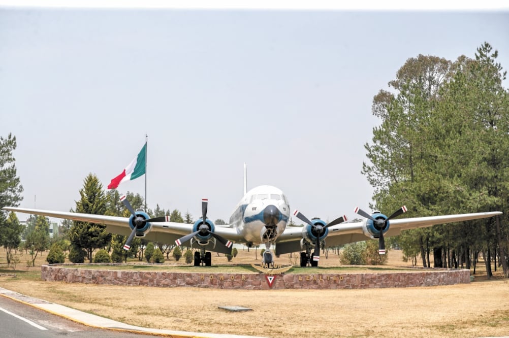 El tribunal cuestiona la falta de estudios en materia de seguridad, hecho que pondría en riesgo la salida y llegada de aviones al puerto aéreo. Foto: ARCHIVO EL UNIVERSAL