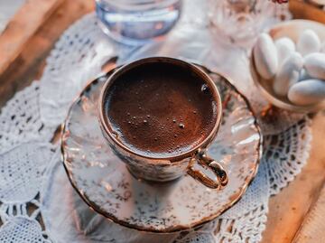 Beneficios de tomar chocolate en agua