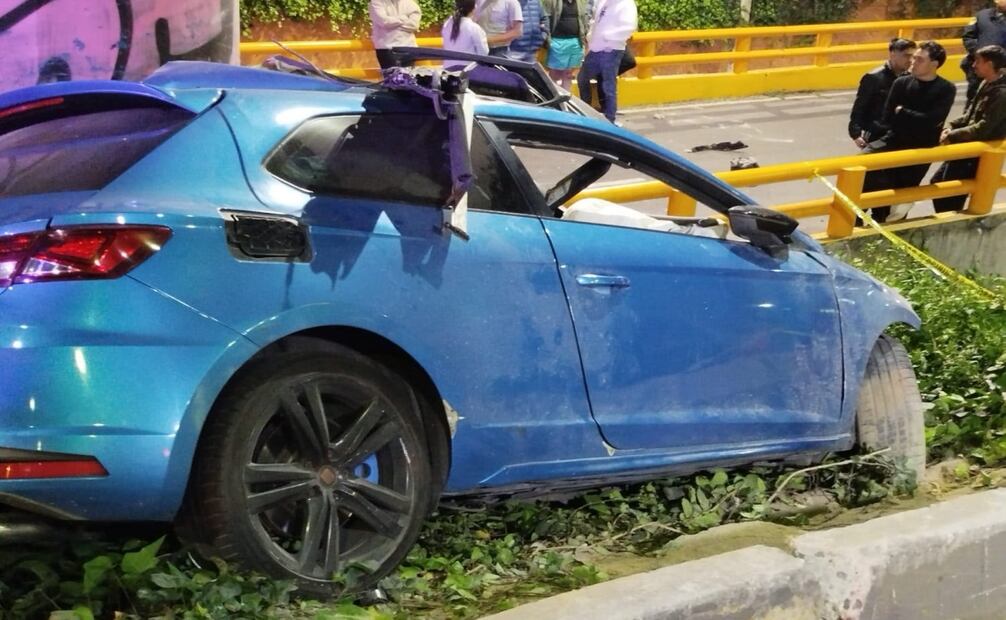 Mueren dos hombres tras volcar su automóvil en Periférico Sur. Foto: Especial
