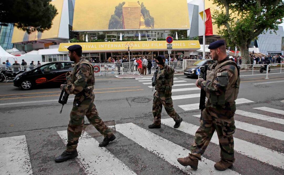 Dio inicio la edición 69 del Festival Internacional de Cine de Cannes bajo un notorio cerco de seguridad a manera preventiva luego de los atentados a París el año pasado. (FOTO: Reuters)