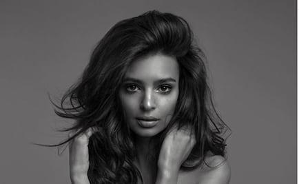 Emily Ratajkowski posa desnuda a favor del aborto