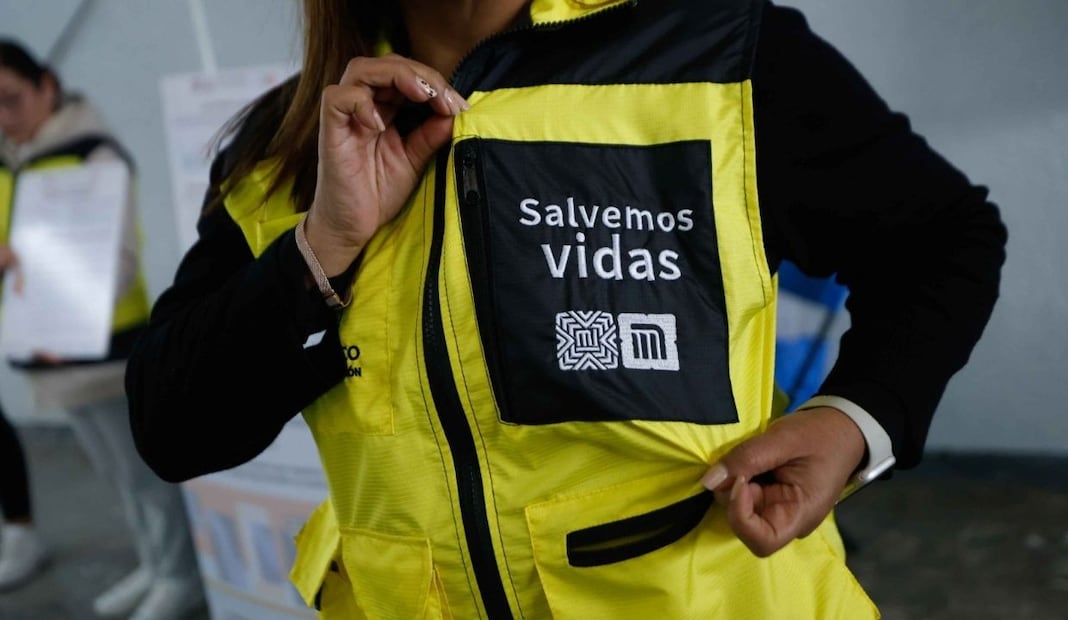 Actividades de las brigadas itinerantes del programa Salvemos Vidas, con el objetivo de acercar orientación psicológica, información y acompañamiento profesional en materia de salud mental a las personas usuarias de la red del metro. FOTO: DIEGO SIMÓN SÁNCHEZ