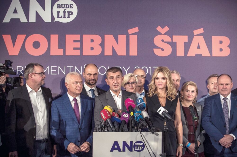 Andrej Babis, líder de la Alianza de Ciudadanos Descontentos (ANO), ayer en una conferencia de prensa en Praga. (MARTIN DIVISEK. EFE)
