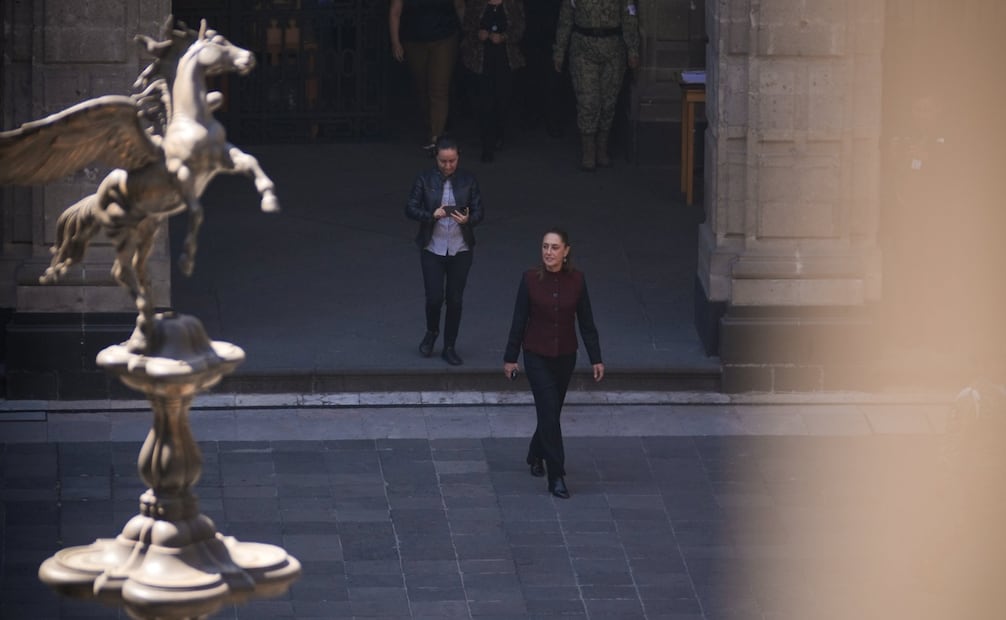 La presidenta Claudia Sheinbaum en Palacio Nacional participando en el simulacro de sismo. Foto: Tomada de la cuenta de X de @Claudiashein