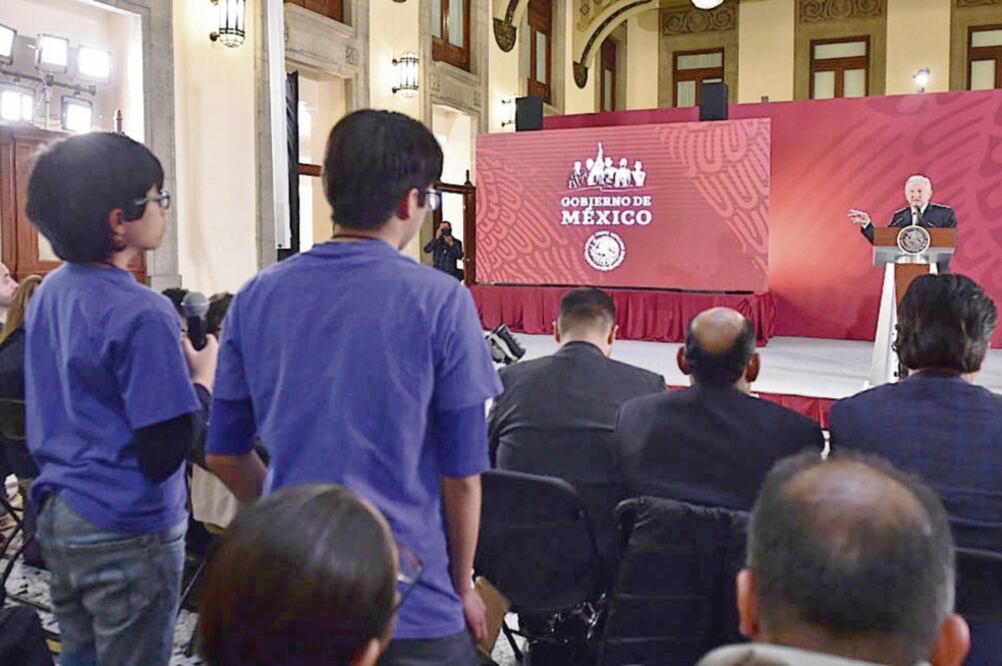 En la conferencia matutina, dos niños integrantes del proyecto Radioaventureros realizaron dos preguntas a Andrés Manuel López Obrador. (TOMADA DE TWITTER)