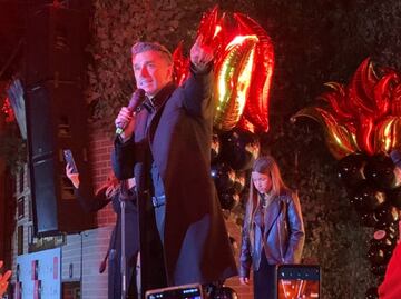 "Presidente, presidente" le gritan a Sergio Mayer en fiesta del Team Infierno