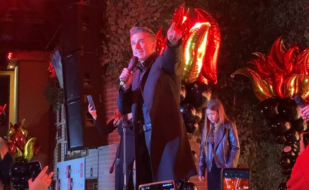 Sergio Mayer convive con fans de, team infierno. Foto: Armando Pereda Maldonado.