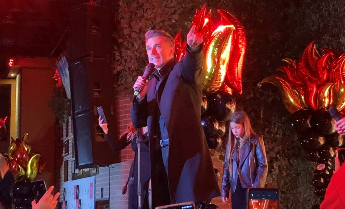 Sergio Mayer convive con fans de, team infierno. Foto: Armando Pereda Maldonado.