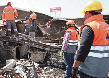Trazan apoyos a afectados por fuego en mercado