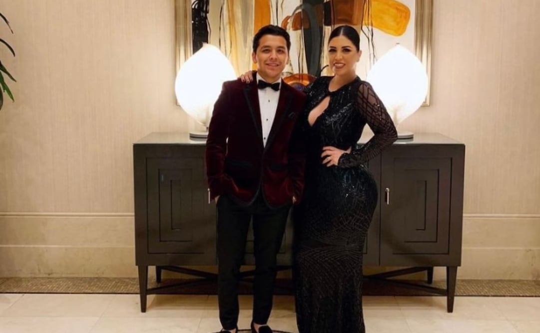 La mamá de Christian Nodal lució como toda una veinteañera modelando un look con saco ombliguero estampado. Foto: Instagram @cristy_nodal 