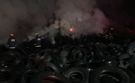 Controlan incendio en depósito de llantas en Tultitlán
