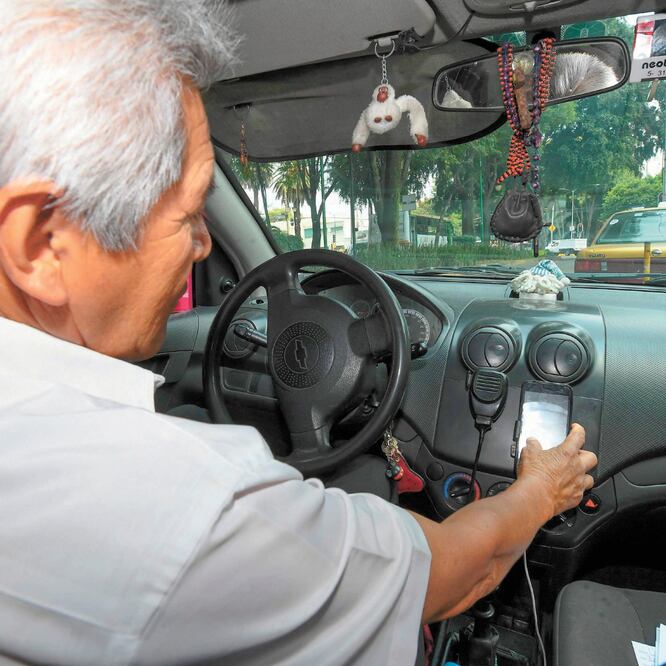 La fecha límite para registrarse en la plataforma Mi Unidad fue el pasado 10 de septiembre. El fin de esta app es verificar la licencia y datos del conductor asociados a la matrícula del vehículo de transporte público. ARMANDO MARTÍNEZ. EL UNIVERSAL