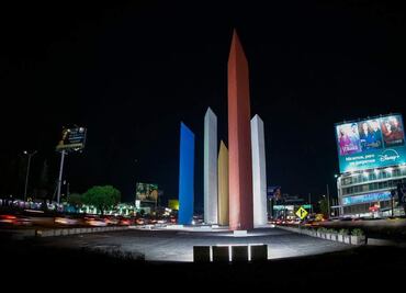 Luego de 8 años, vuelven a iluminarse las Torres de Satélite; gobierno de Naucalpan paga adeudo millonario a CFE