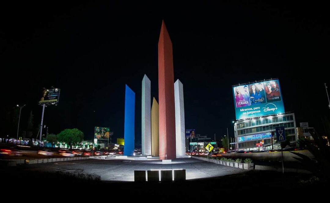 Así lucen las Las Torres de Satélite tras volverse a iluminar (14/05/2025). Foto: Especial