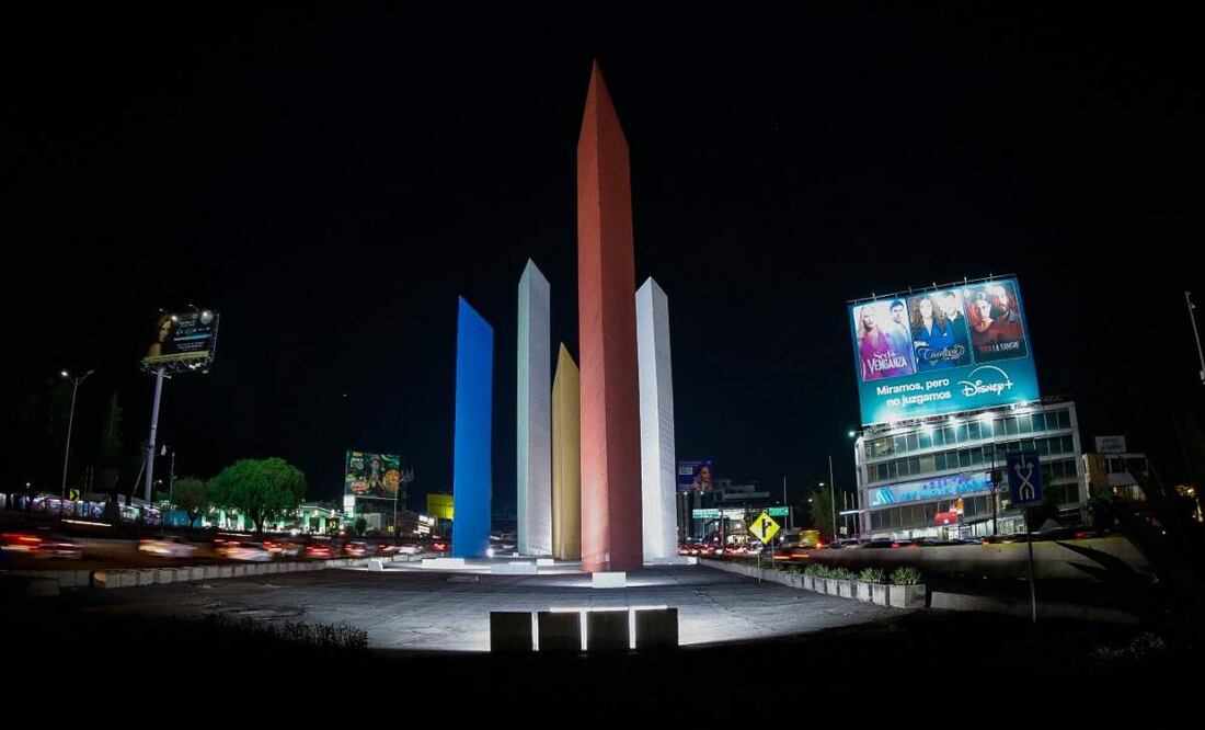 Así lucen las Las Torres de Satélite tras volverse a iluminar (14/05/2025). Foto: Especial