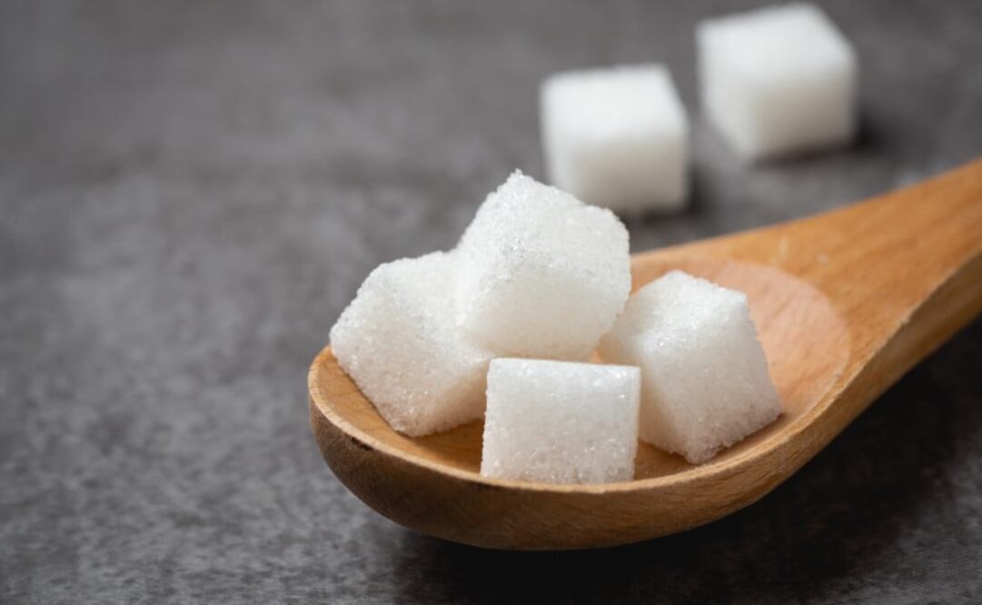El azúcar no solo se encuentra en dulces, refrescos o repostería. Foto: Freepik
