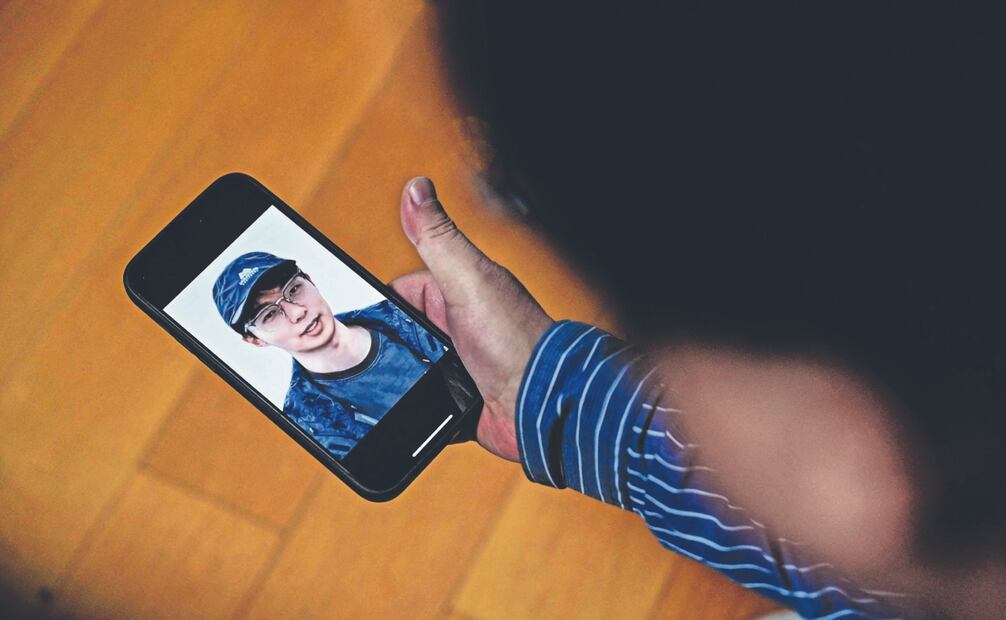 Avatar creado con Inteligencia Artificial de un joven fallecido de 22 años, que es capaz de interactuar y responder preguntas. Foto: de AFP