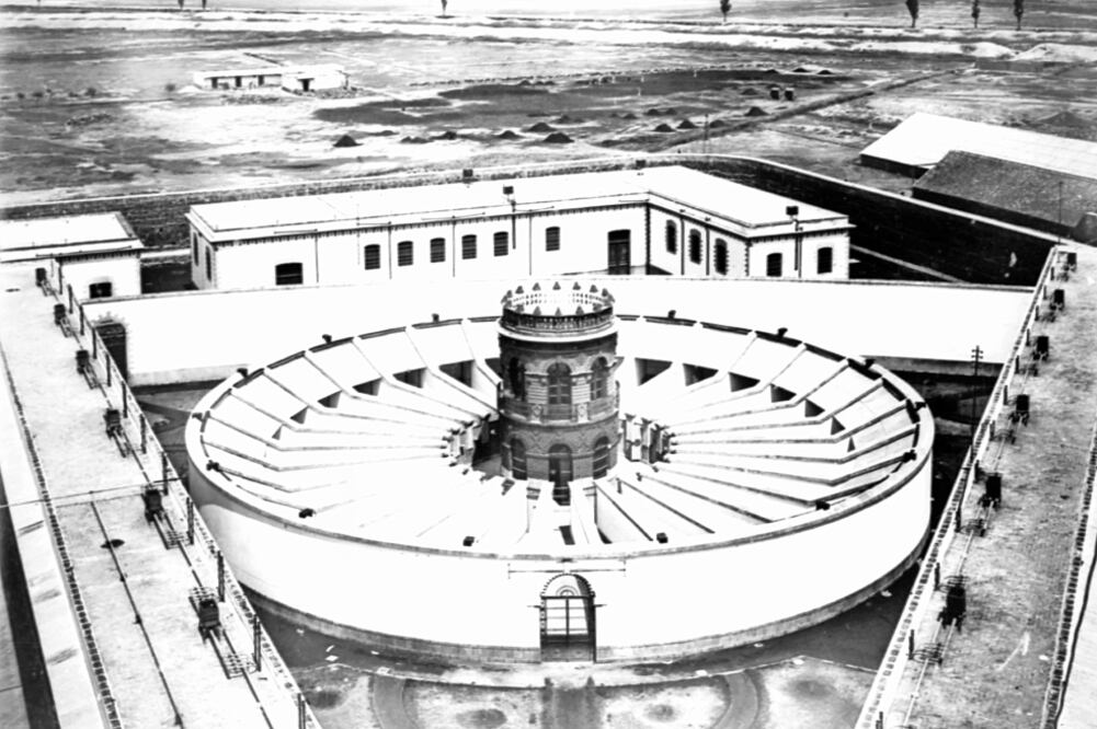 Inaugurada en 1900 por Porfirio Díaz, Lecumberri se construyó con el fin de ser la Penitenciaría de la Ciudad de México, bajo un modelo moderno y novedoso (CORTESÍA AGN)