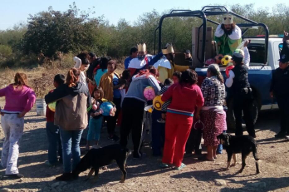 Reyes Magos llegan en patrullas a Ciudad Victoria