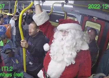 ¡Santa Claus viaja en Metrobús! Ya está en la CDMX