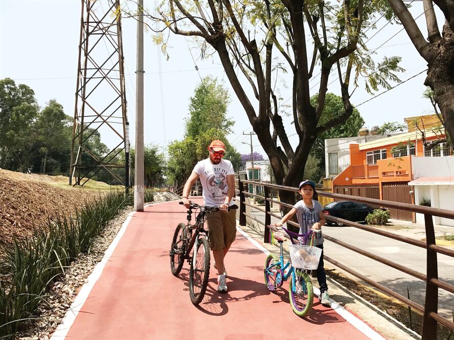 Los trabajos de recuperación de espacios abandonados, hoy cuentan con equipamiento para ser punto de reunión familiar, dijo Édgar Olvera (REBECA JIMÉNEZ. EL UNIVERSAL)