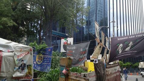 Padres de los 43 se reúnen con Comisión Iguala