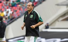 Cuauhtémoc Blanco, diputado de Morena, participa en partido de Leyendas; recibe ovación