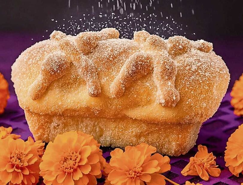 Pan con forma de tumba relleno de cajeta que se vende en Karsapan. Crédito: Karsapan