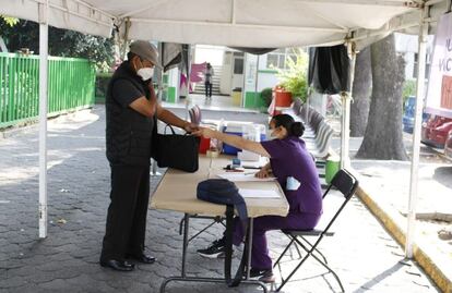 Se han aplicado más de 970 mil vacunas contra la influenza en CDMX: Sedesa