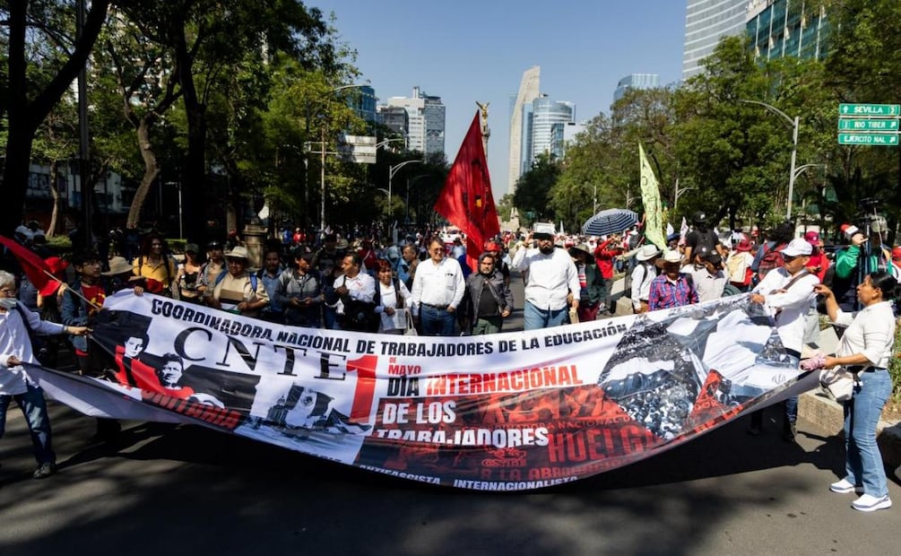 Maestras y maestros de la CNTE marchan rumbo al Zócalo de la CDMX y exigen mejores condiciones laborales (01/05/2026). Foto: Hugo Salvador / EL UNIVERSAL
