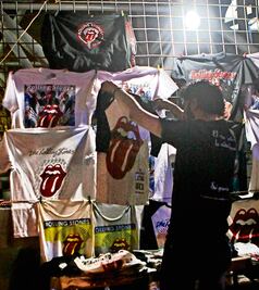 Vendedores y fanáticos hacen suyo el Foro Sol