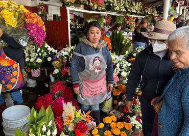 Despliegan 2 mil policías en panteones de Toluca para resguardar a los visitantes