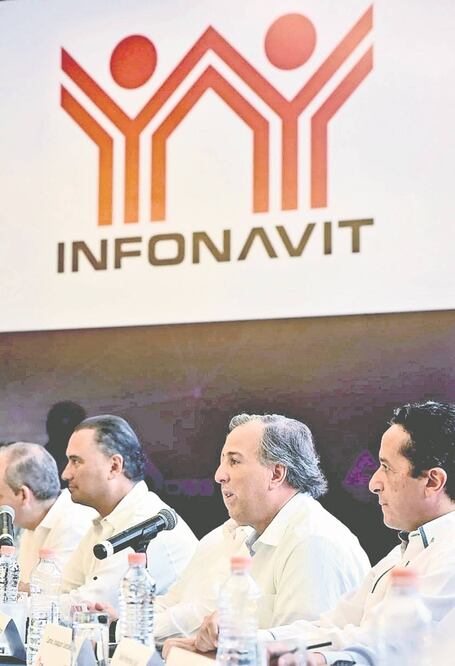 El secretario de Hacienda, José Antonio Meade (centro), encabezó la inauguración de la Reunión Nacional del Sector Empresarial 2017 (SHCP)