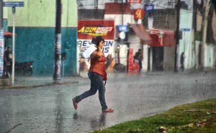 Huracán "Zeta" pegaría al oriente de Yucatán con fuertes lluvias