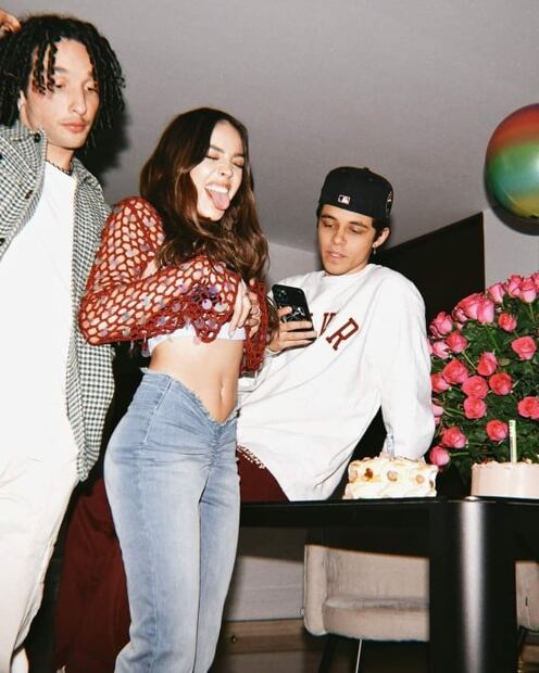 Danna Paola pone en tendencia los jeans sin cierre