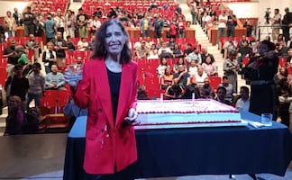 María Rojo recibe reconocimiento en Tlatelolco, donde “Rojo amanecer” dejó huella