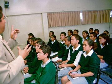 Buscan eliminar sistema de carrera magisterial