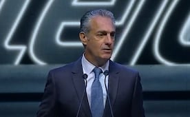 Slim Domit llama a reducir dependencia del gobierno; apuesta por educación y tecnología en nueva era