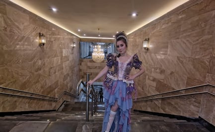 Metro Hidalgo se vuelve escenario viral; usuarios llegan con atuendos victorianos para tomarse fotos