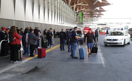 Taxis de plataforma piden diálogo con gobierno para operar en aeropuertos; propuesta de puntos autorizados no se centra en el usuario, dicen