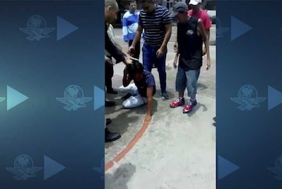 Vecinos golpean a presunto asaltante de adulta mayor