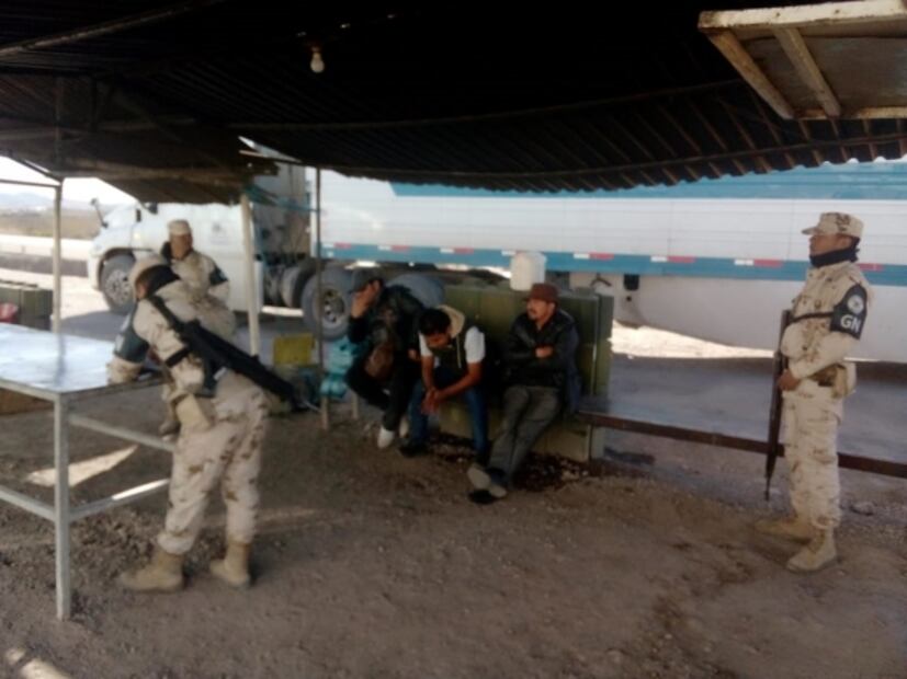 Detienen dos autobuses con 108 migrantes en Sonora