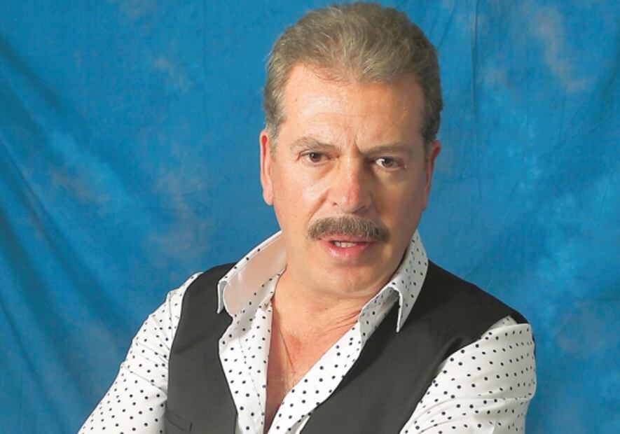 El Foco. Gobierno líder en ciencia solicita modista bien recomendada