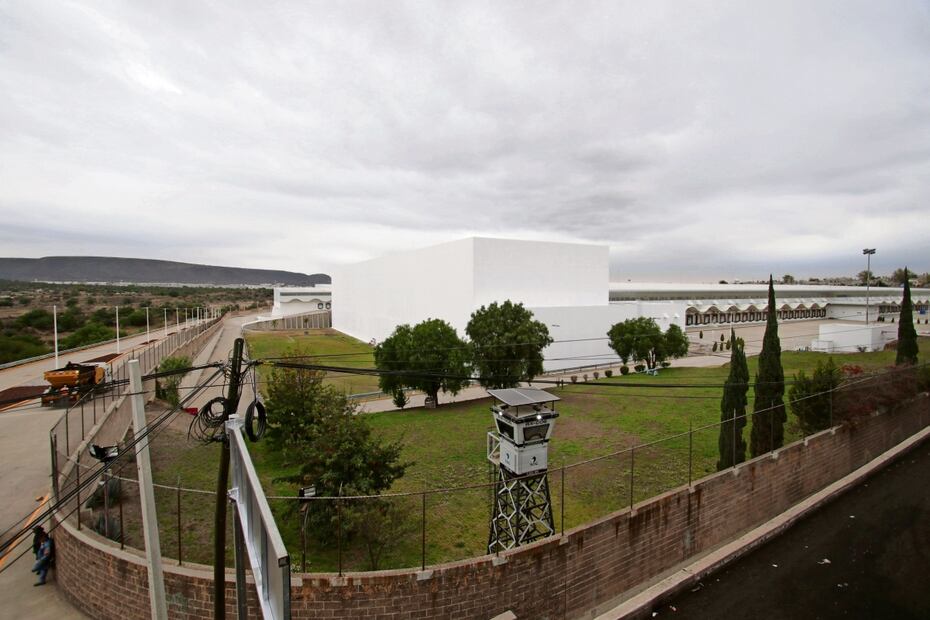 El espacio se ve tranquilo, sin mucho movimiento, sólo unos cuantos trabajadores que esperan esté listo el lugar para el próximo 29 de diciembre cuando se pretende inaugurar la megafarmacia. Foto; Diego Prado / EL UNIVERSAL