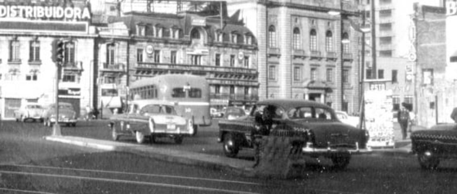 Las antiguas boyas del tranvía que protegían a los peatones