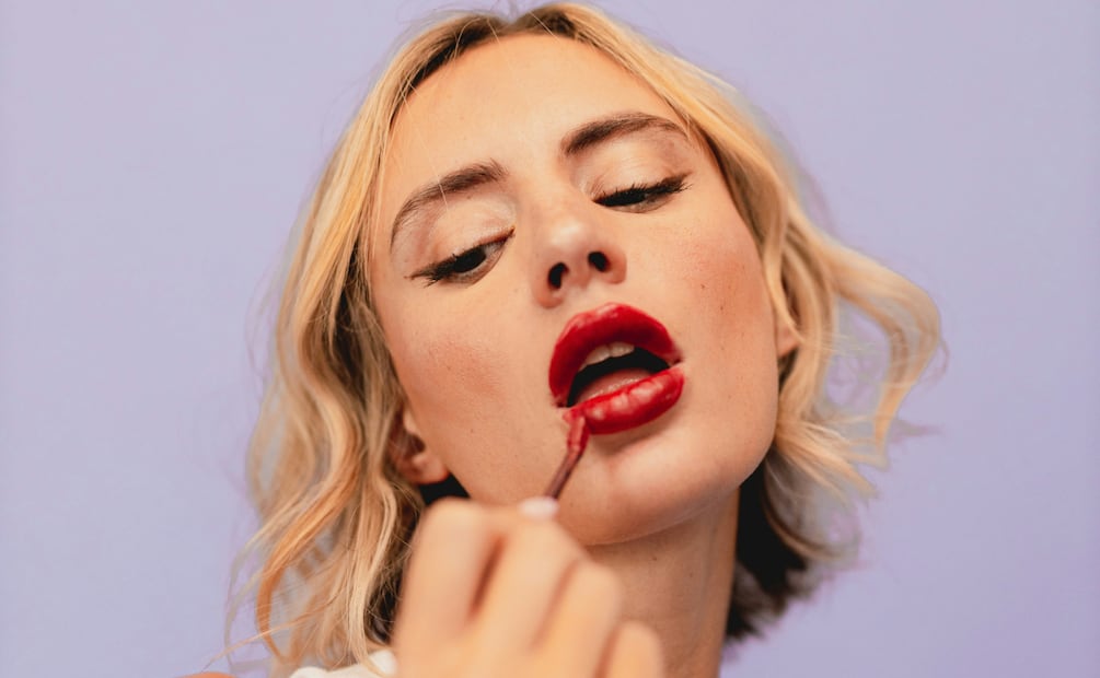 El último paso es poner el labial. Foto: Unsplash
